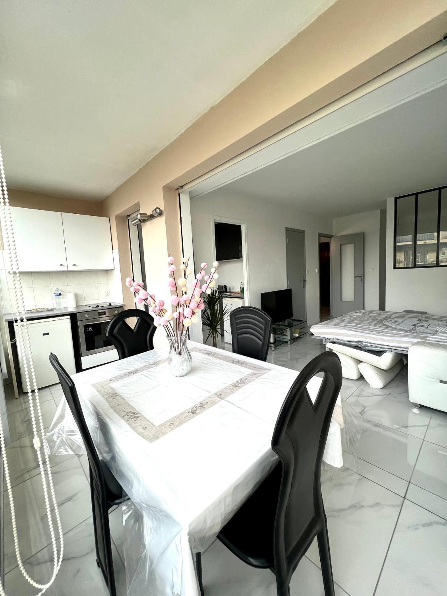 Studio 4 Couchages A 12 Min De La Plage A Pied Avec Wifi, Le Parking Est En Option Antibes Exterior foto